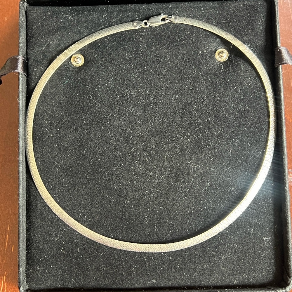 Diamond cut two tone,double sided Omega Necklace in 10k gold - Picture 2 of 9